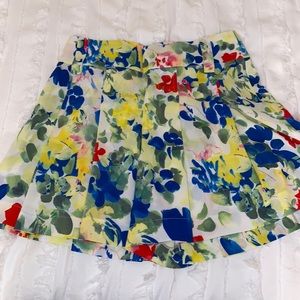 Woman’s Alice and Olivia floral pleated shorts